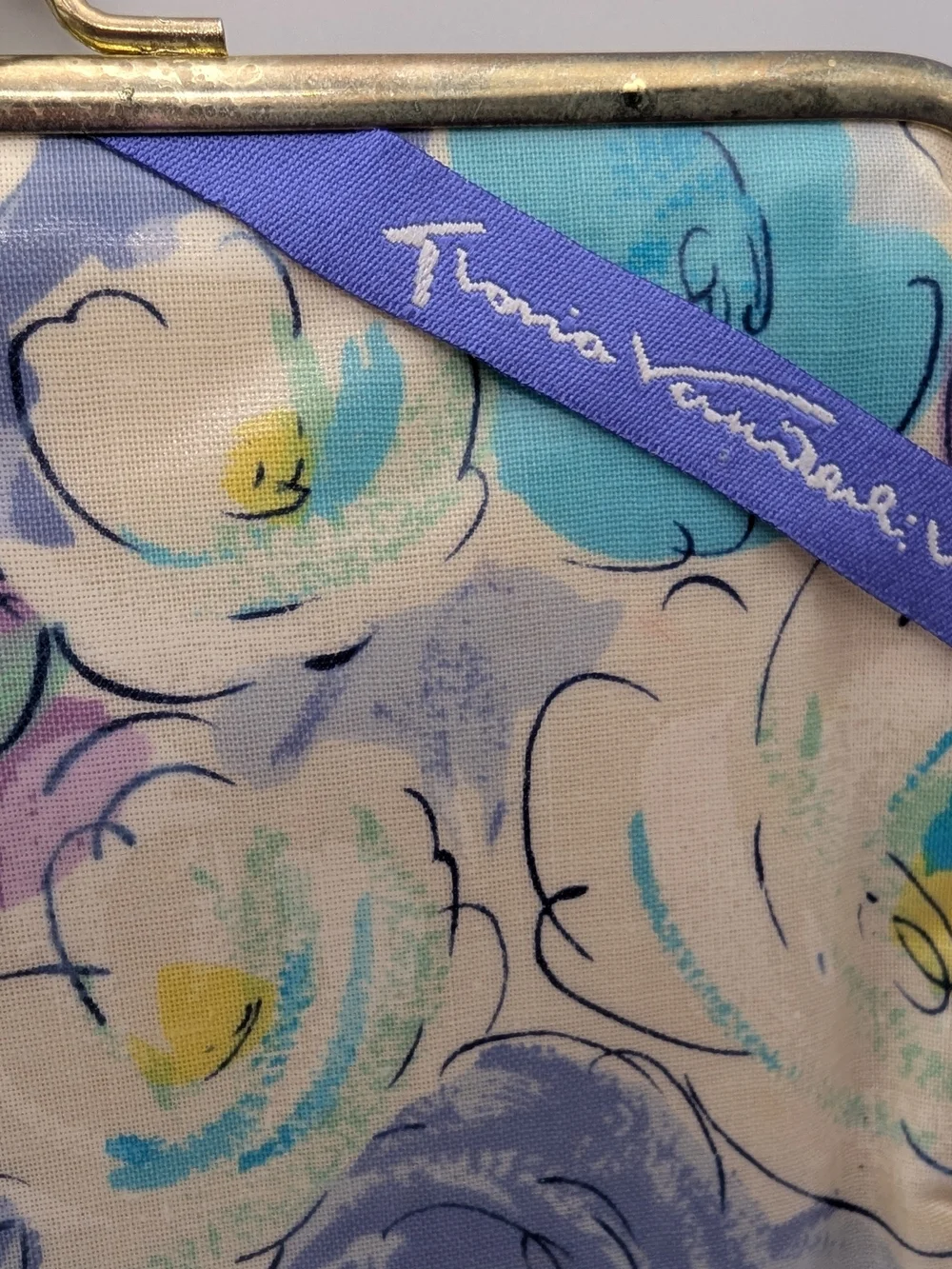 1980's Gloria Vanderbilt Kiss Clutch Makeup Bag